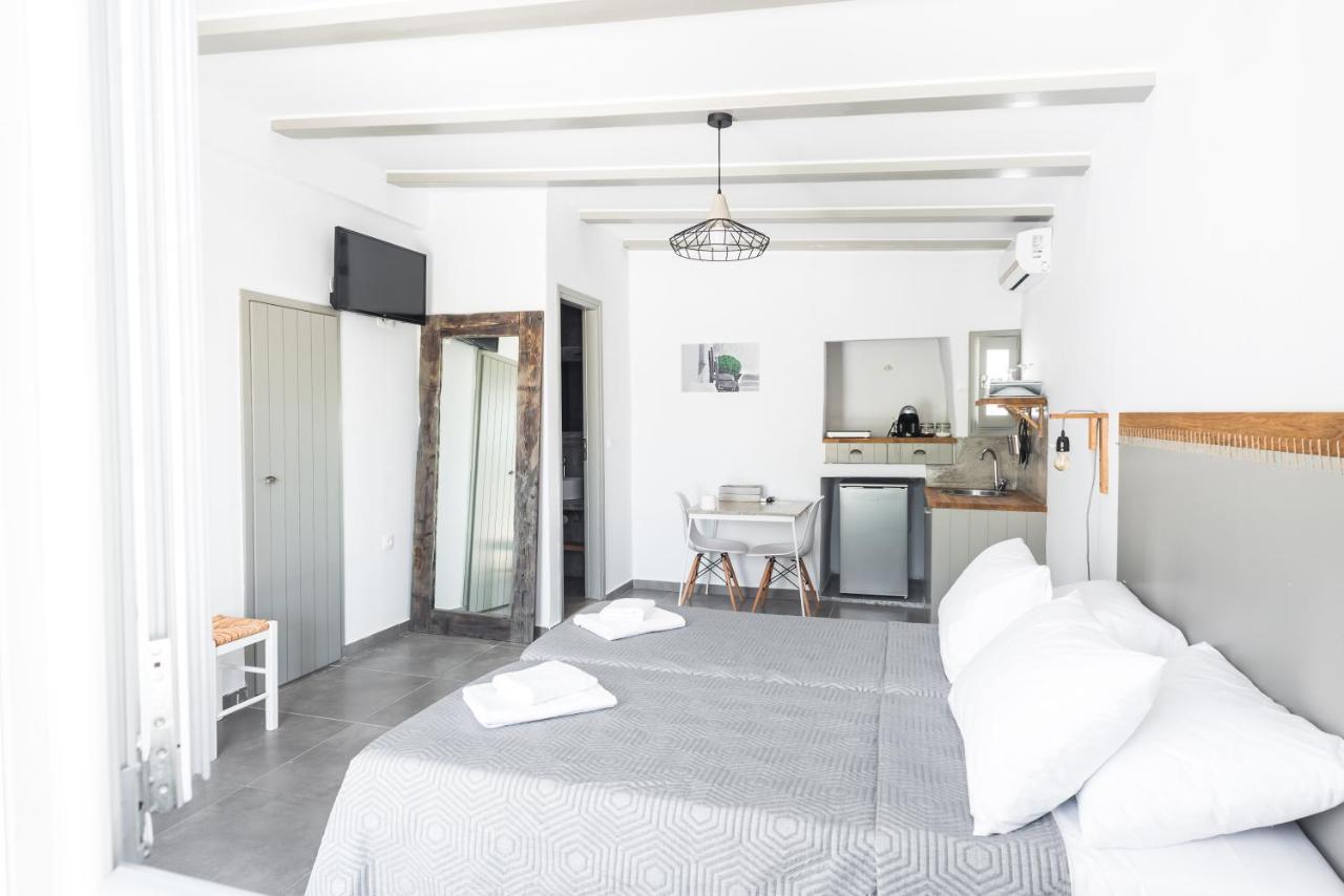 White And Grey Apartment *