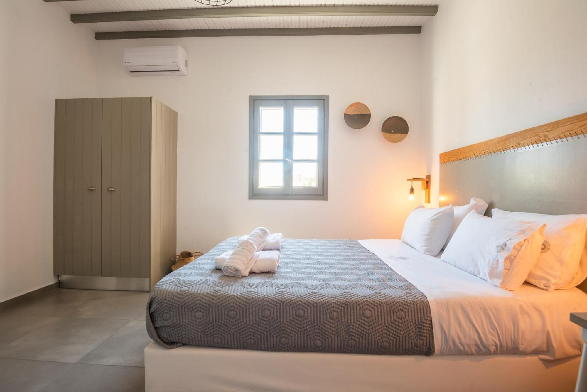 White And Grey * Mykonos Town