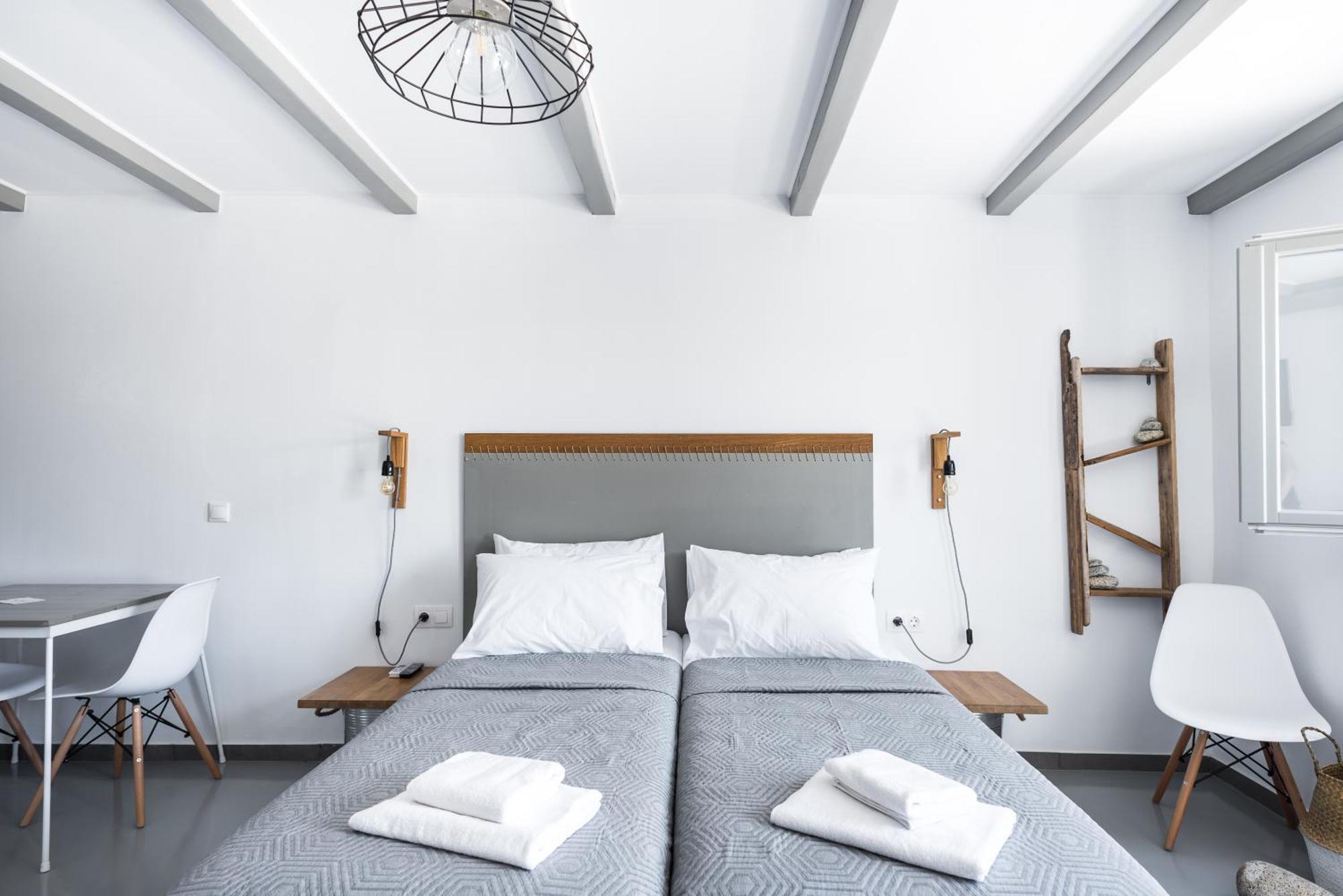 White And Grey Apartment *